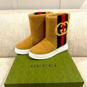 Gucci Auckland Interlock Furry winter boot